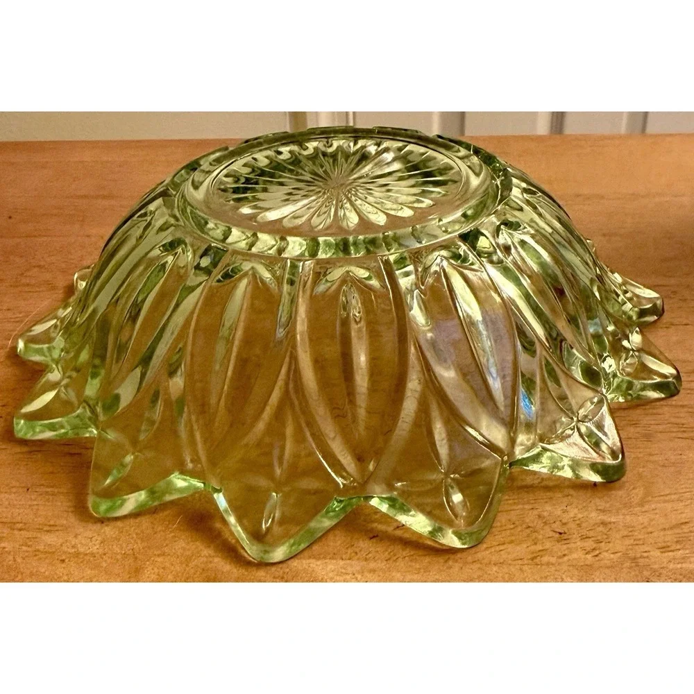 Vintage Federal Glass Petal Bowl ‎ 8